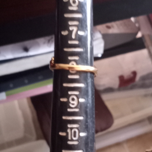 Ladies gold tone diamond ring - Picture 3 of 3